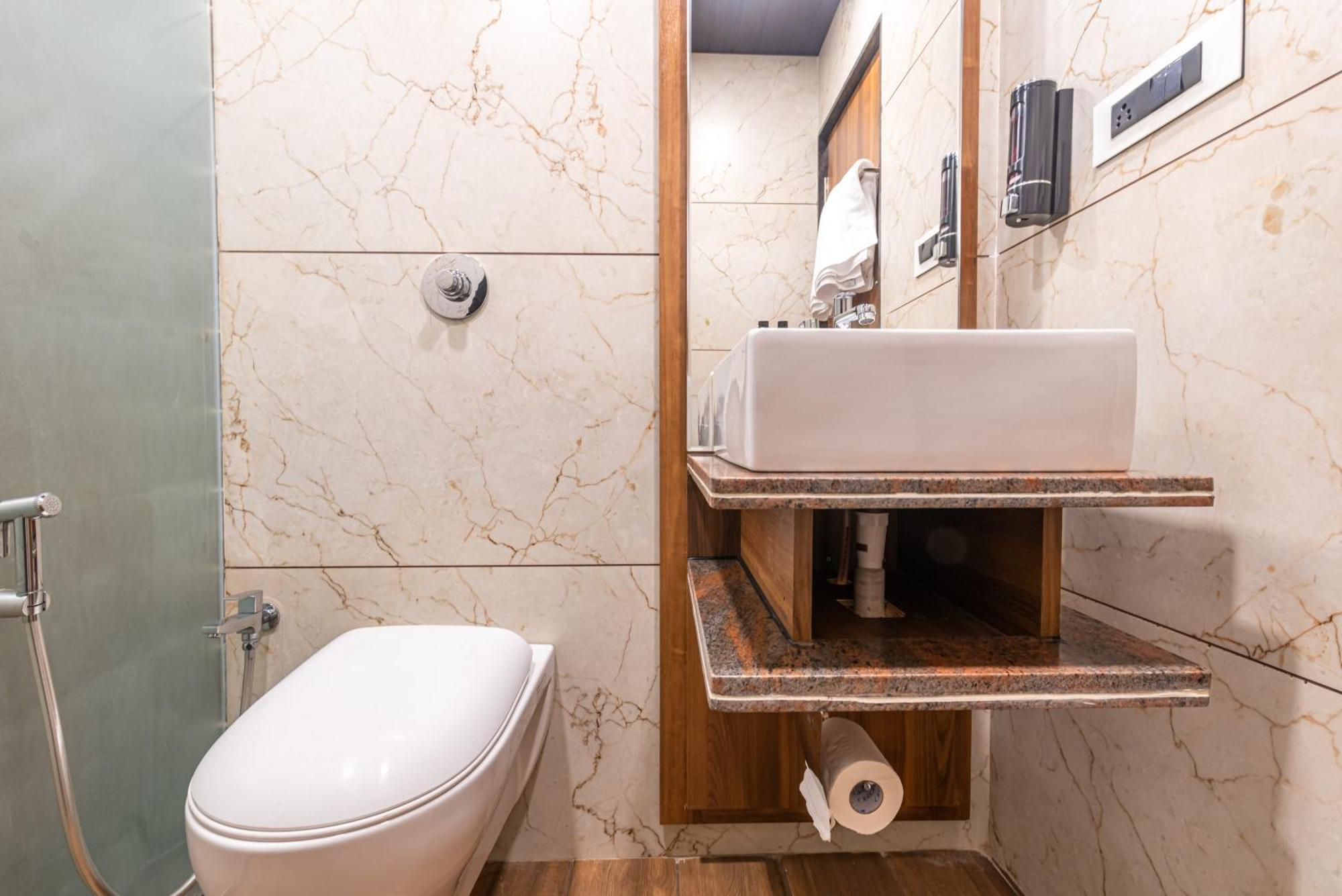 Lemon Wood Suites Пюн Екстериор снимка