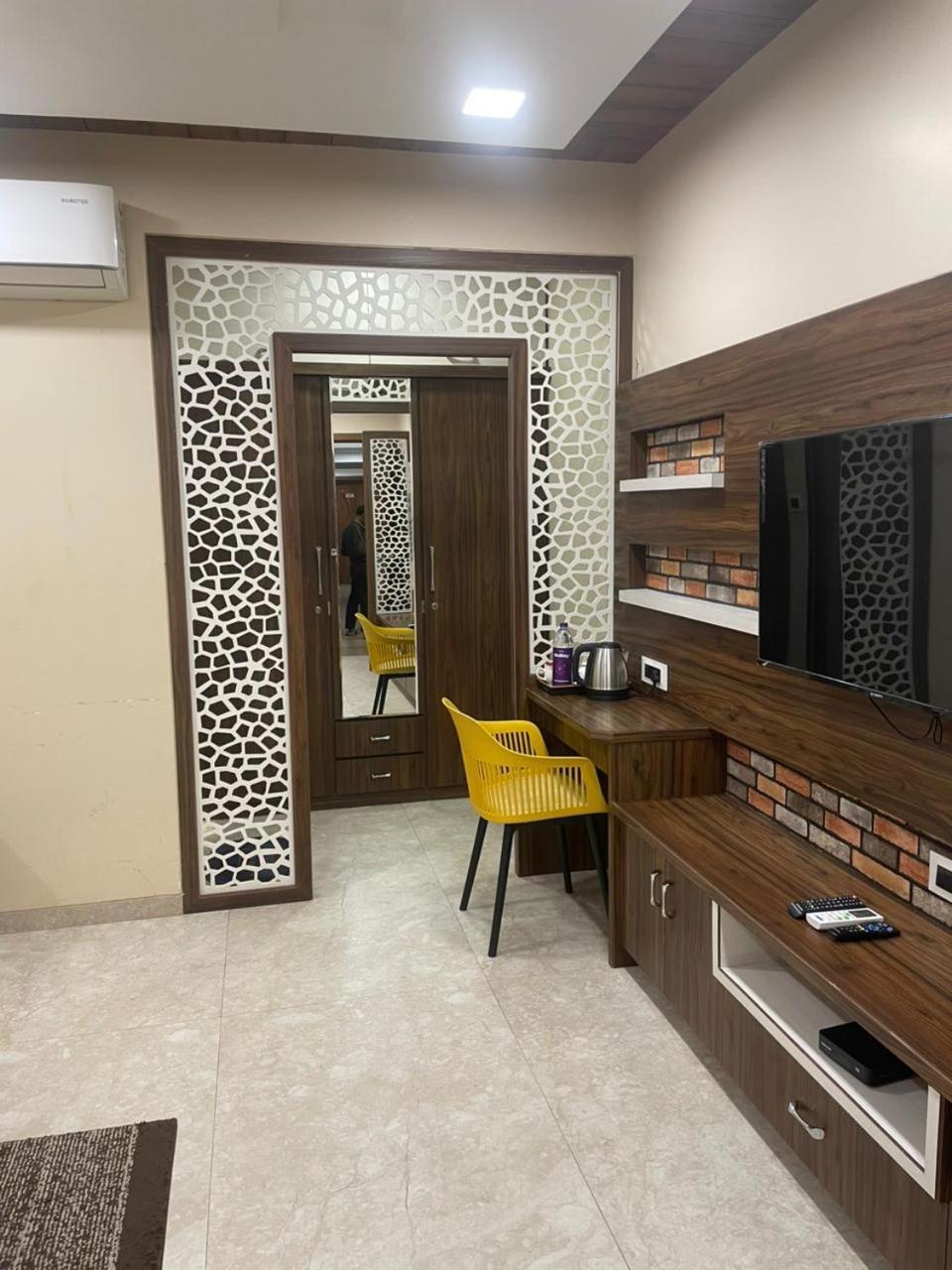 Lemon Wood Suites Пюн Екстериор снимка