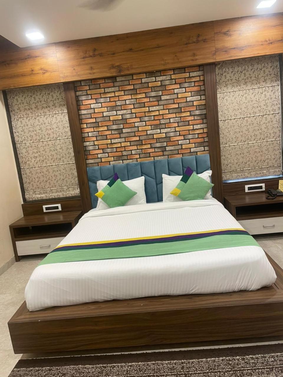 Lemon Wood Suites Пюн Екстериор снимка